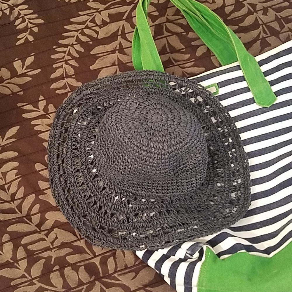 Old Navy L/XL Floppy Beach Hat